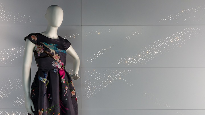 Решението „Luminous patterns“ от Philips Lighting предлага много варианти за дизайн на осветлението, включително този бляскав графичен светлинен ефект