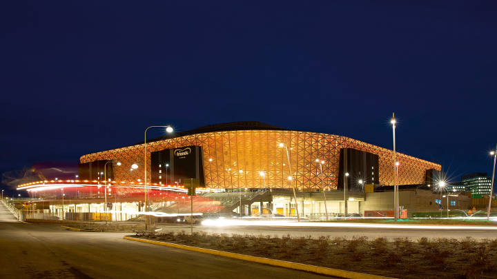 Впечатляващата външност на Френдс Арена в Швеция с осветление от Philips