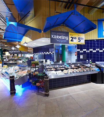 Осветление от Philips показва колко е прясна рибата в Jumbo Foodmarkt, Холандия