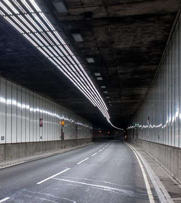 Светодиодните осветителни тела Philips ефективно осветяват тунела Миър