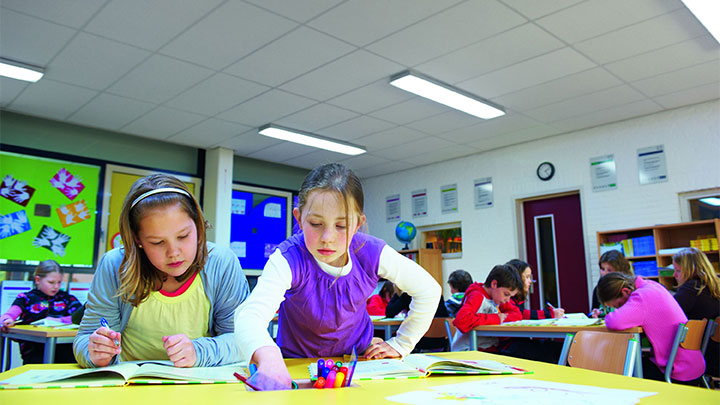 Настройката за обичайно осветление от SchoolVision: интелигентно осветление за образование за ежедневните задачи