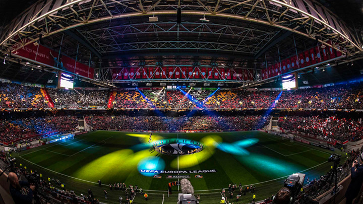 Динамични светлинни ефекти – осветление за стадиони от Philips