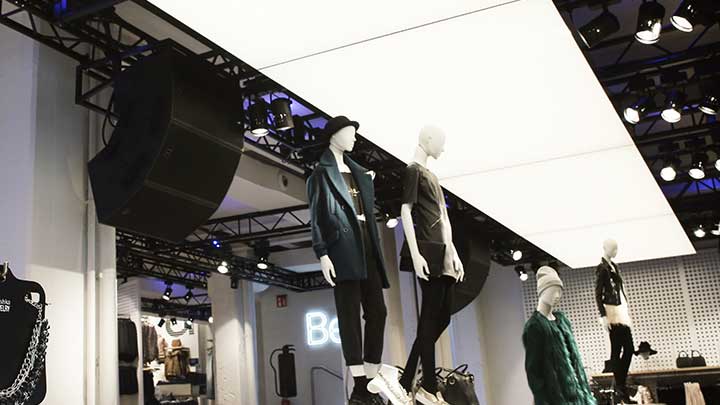 OneSpace от Philips Lighting е светещ таван за вълнуващо ново осветление за търговски площи