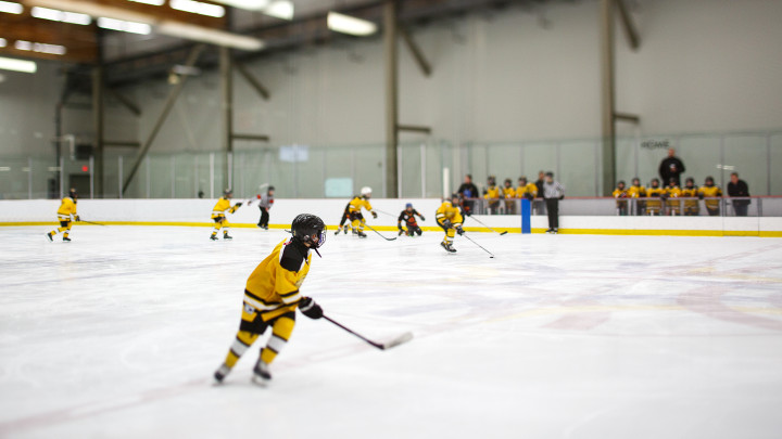 Осветление за хокей на лед – вътрешни прожектори
